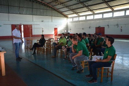 Treinamento é realizado com os colaboradores da COTRIFRED