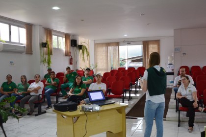 Treinamento é realizado com os colaboradores da COTRIFRED