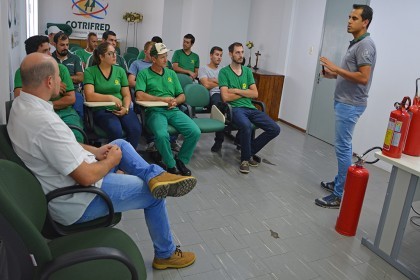 Treinamento sobre prevenção e combate a incêndio é realizado