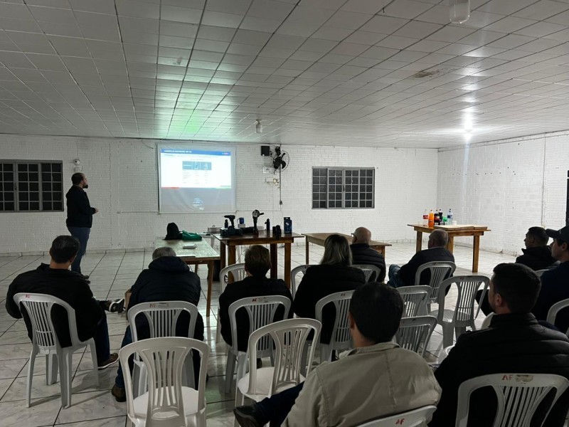 Treinamento sobre produtos Bosch qualifica equipe de vendas da Cotrifred