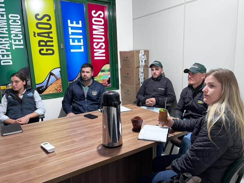 Treinamento técnico fortalece conhecimentos da equipe da Pecuária da Cotrifred