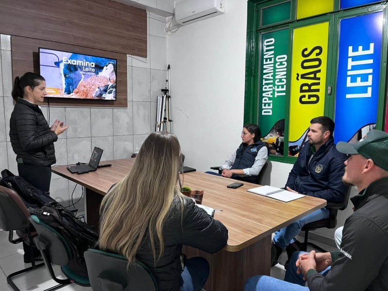 Treinamento técnico fortalece conhecimentos da equipe da Pecuária da Cotrifred