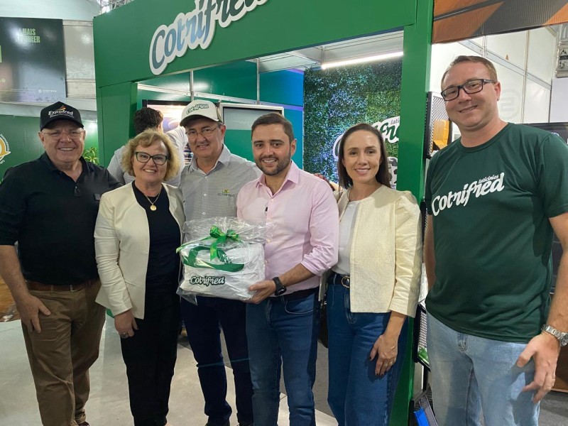 Vice-governador Gabriel Souza visita Expofred 2025
