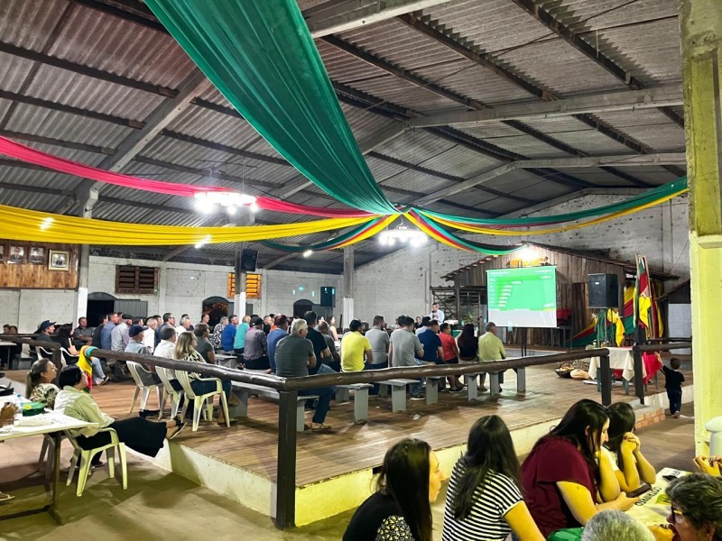 Vista Alegre sedia pré-assembleia com associados à Cotrifred